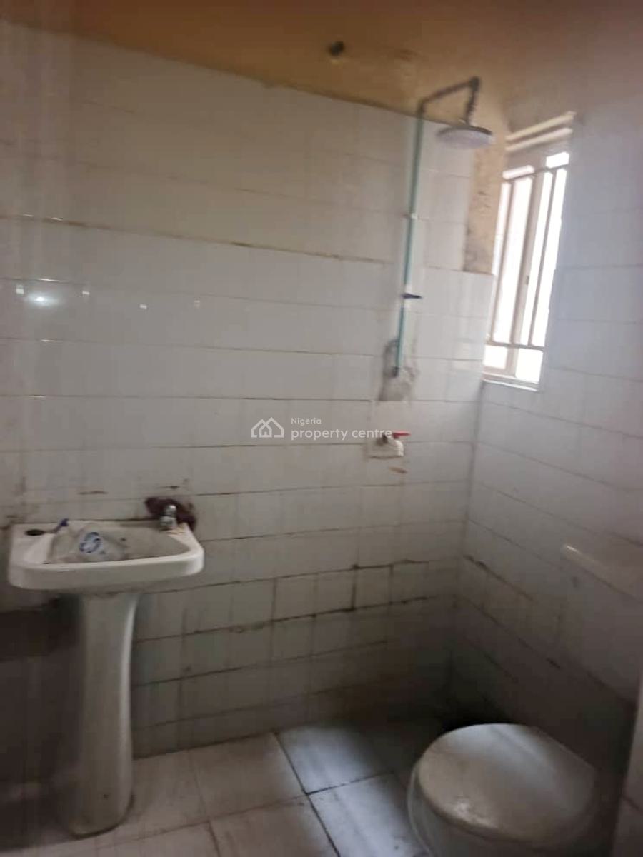 Well Maintained 3 Bedroom Apartment, Omole Phase 1, Ikeja, Lagos, Flat / Apartment for Rent