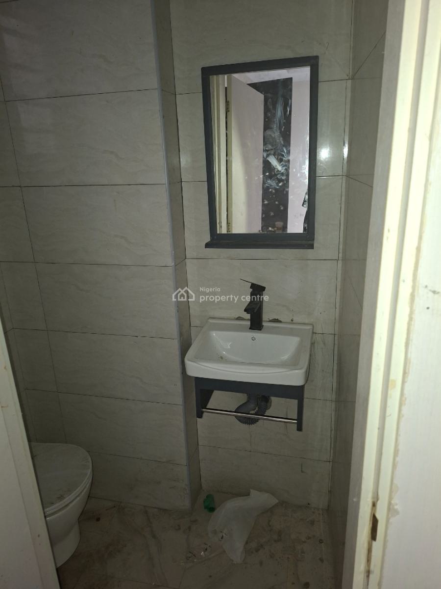 a Luxurious 3 Bedroom Block of Flats, Femi Gbajamilah Street, Jahi, Abuja, Flat / Apartment for Rent