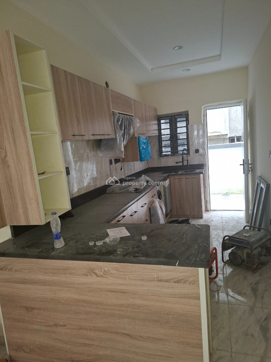 a Luxurious 3 Bedroom Block of Flats, Femi Gbajamilah Street, Jahi, Abuja, Flat / Apartment for Rent
