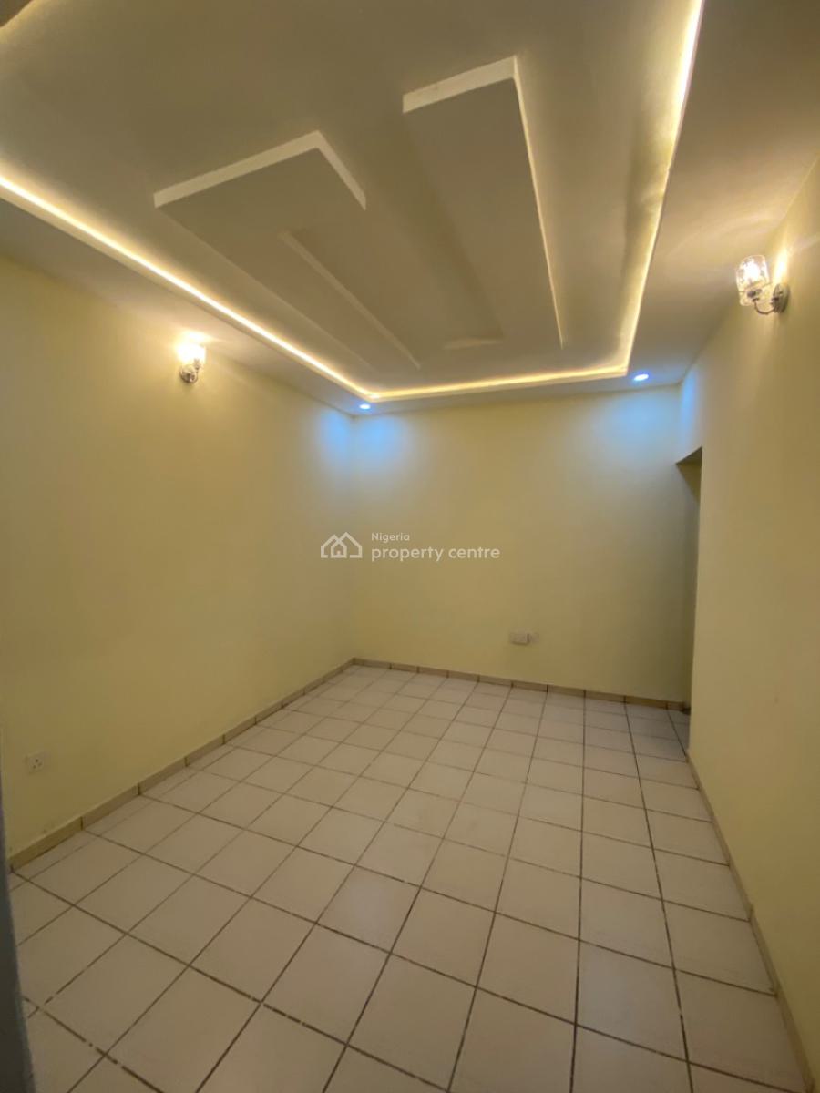 Clean 2 Bedroom Flat, Pay & Packin, Wuse Zone, Wuse, Abuja, Flat / Apartment for Rent
