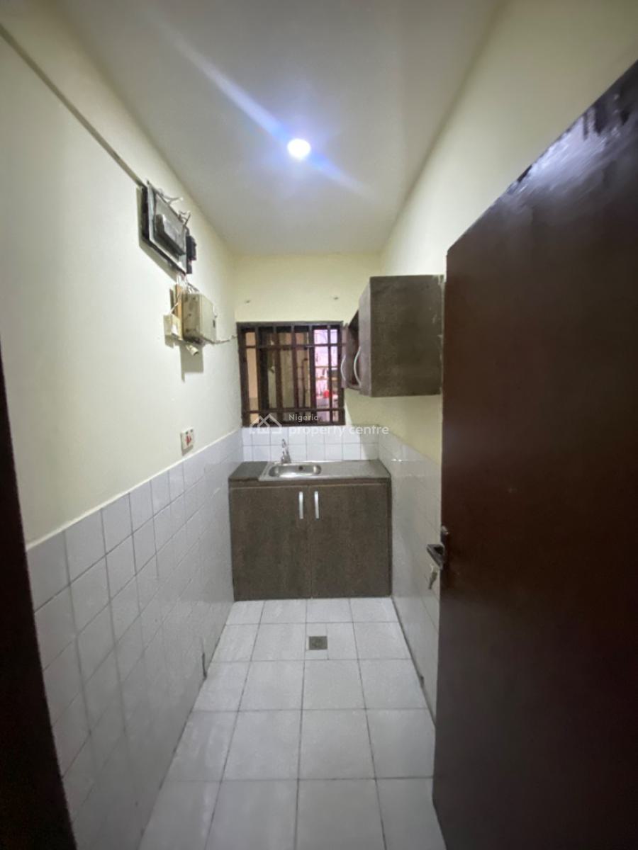 Clean 2 Bedroom Flat, Pay & Packin, Wuse Zone, Wuse, Abuja, Flat / Apartment for Rent