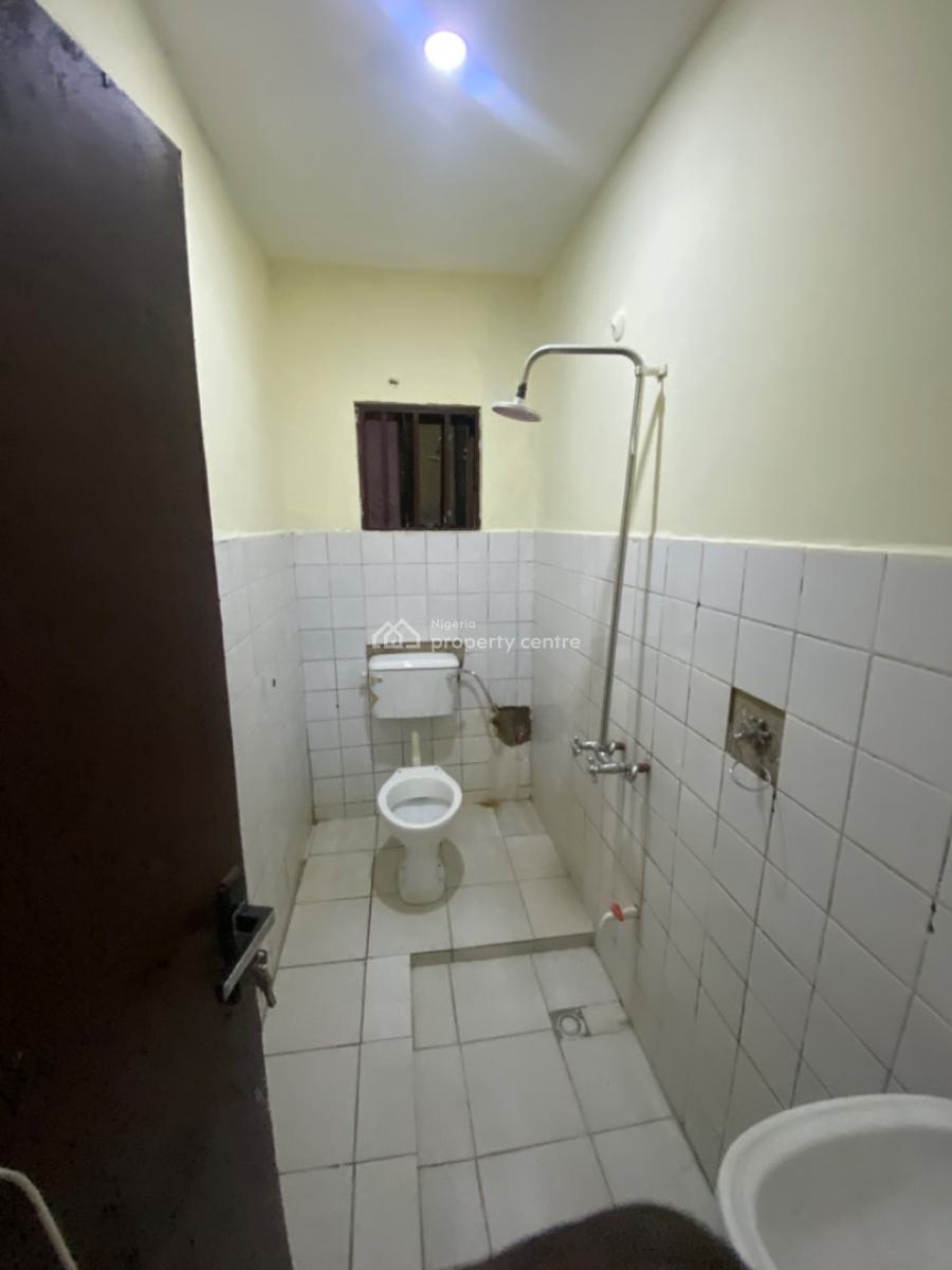 Clean 2 Bedroom Flat, Pay & Packin, Wuse Zone, Wuse, Abuja, Flat / Apartment for Rent
