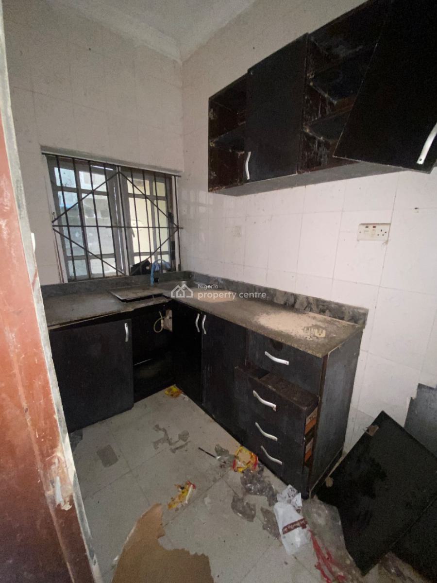 8 Units of a Room and a Parlor Self Contain, United Estate ,shop Rite Axis, Sangotedo, Ajah, Lagos, Block of Flats for Sale