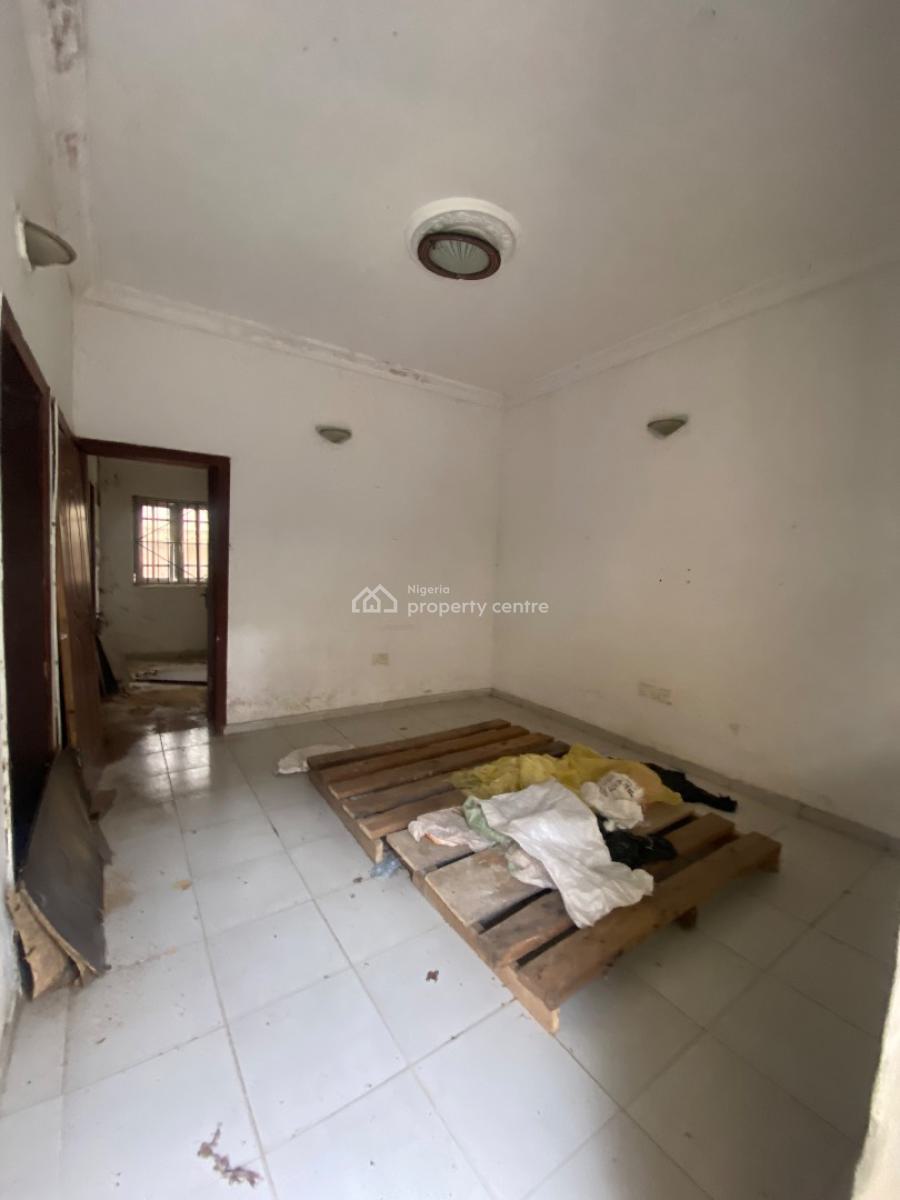 8 Units of a Room and a Parlor Self Contain, United Estate ,shop Rite Axis, Sangotedo, Ajah, Lagos, Block of Flats for Sale