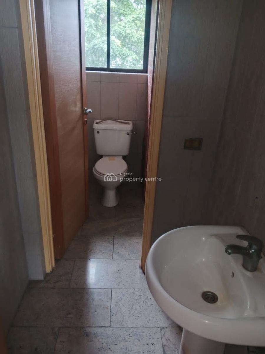 Self-serviced 3-bedroom Flat Upstairs on 3rd Floor, Victoria Island (vi), Lagos, Flat / Apartment for Rent