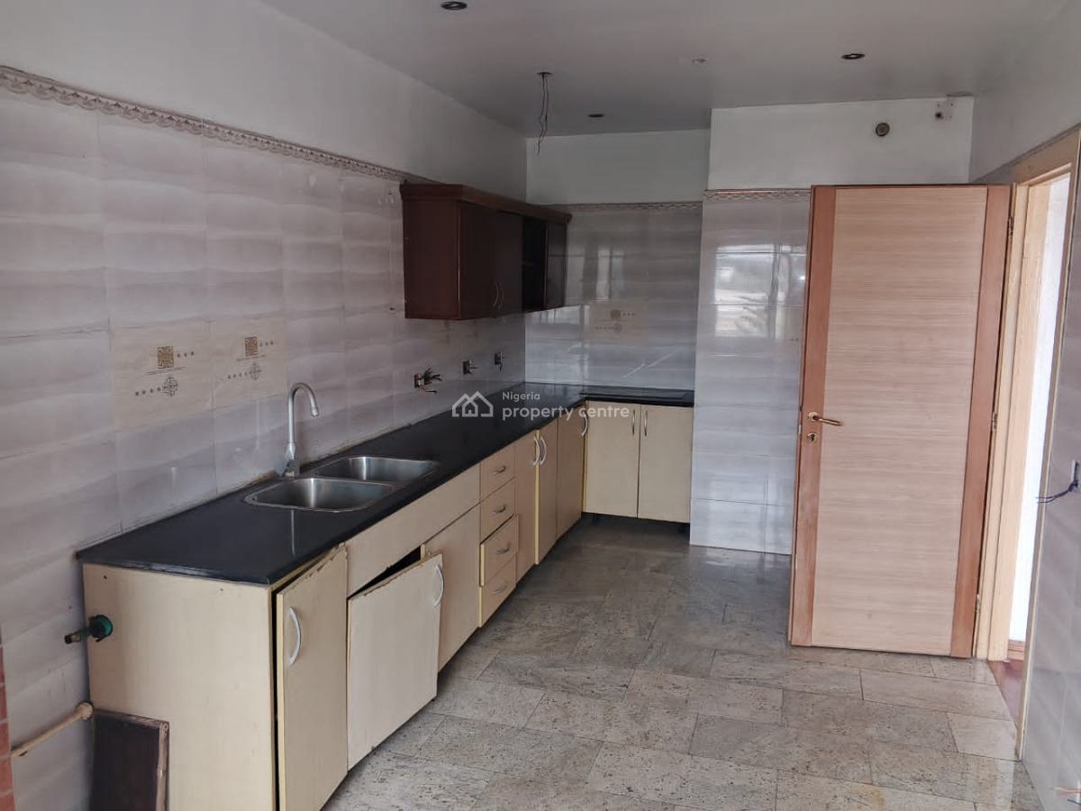 Self-serviced 3-bedroom Flat Upstairs on 3rd Floor, Victoria Island (vi), Lagos, Flat / Apartment for Rent