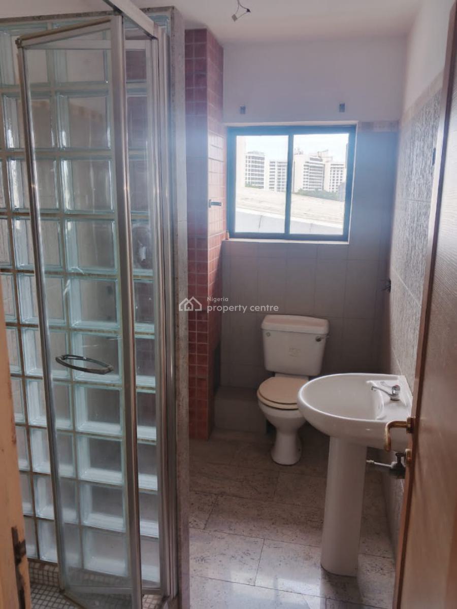 Self-serviced 3-bedroom Flat Upstairs on 3rd Floor, Victoria Island (vi), Lagos, Flat / Apartment for Rent