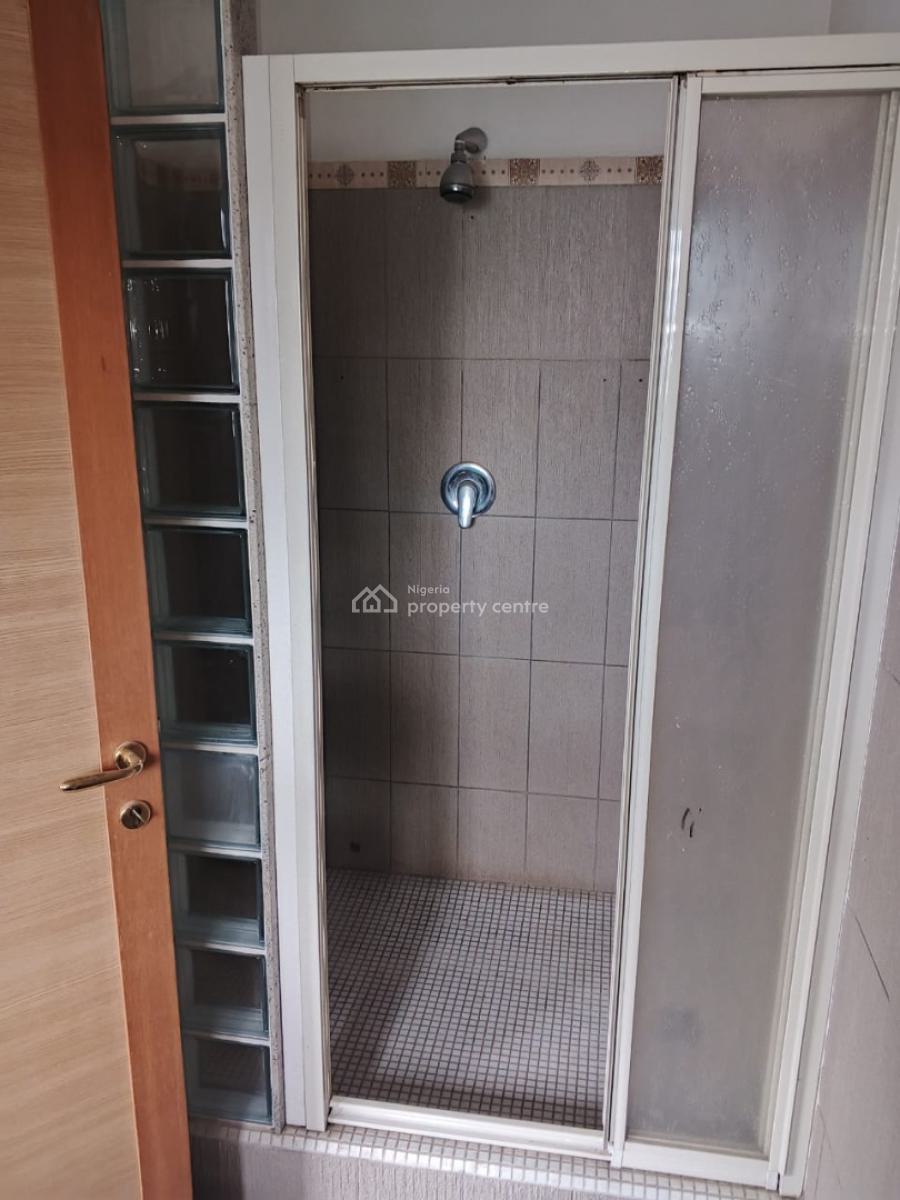 Self-serviced 3-bedroom Flat Upstairs on 3rd Floor, Victoria Island (vi), Lagos, Flat / Apartment for Rent