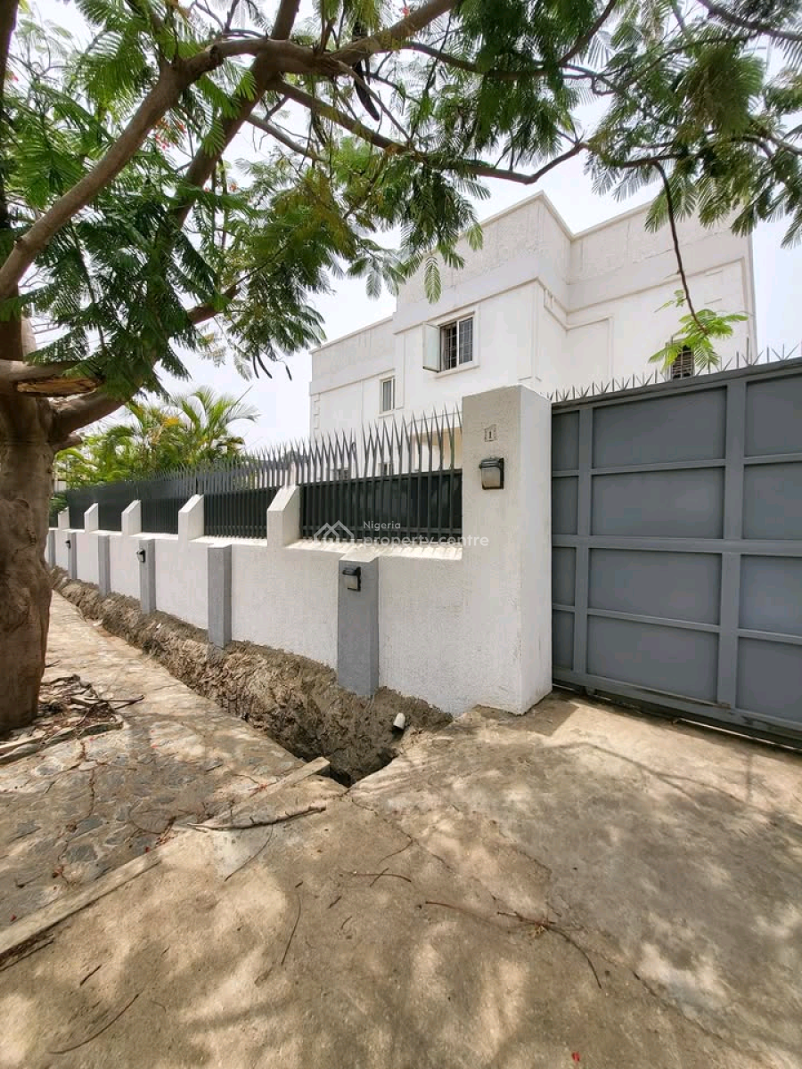 4bedroom Duplex with a Two Guest Charlet and Living Room and Also with, Guzape District, Abuja, House for Sale