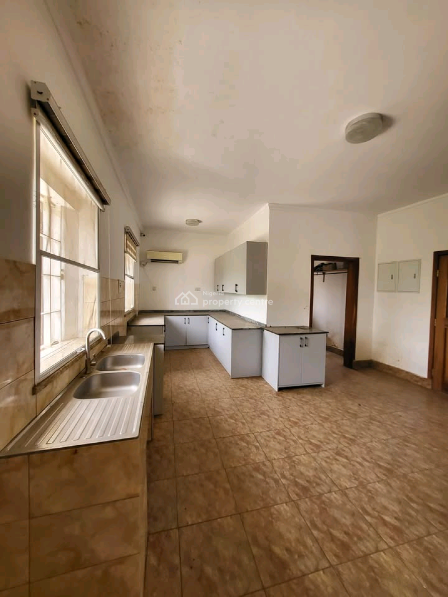 4bedroom Duplex with a Two Guest Charlet and Living Room and Also with, Guzape District, Abuja, House for Sale