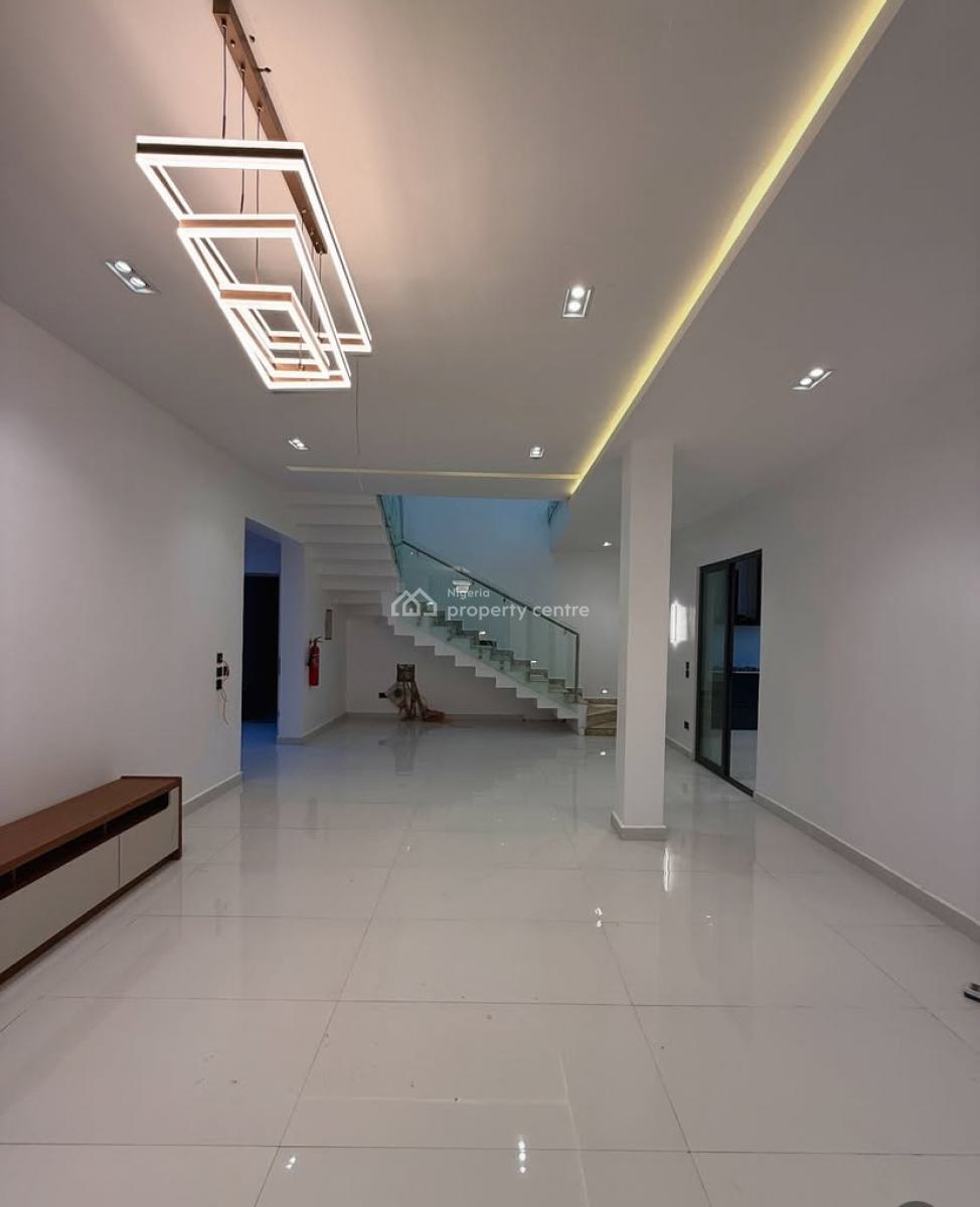 3 Bedroom Maisonette  Swimming Pool, Guzape District, Abuja, Terraced Duplex for Sale