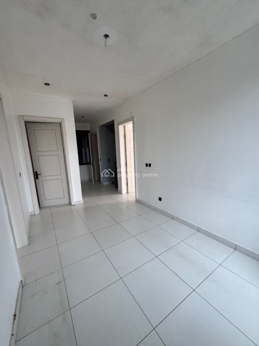 𝐖𝐄𝐋𝐋 𝐌𝐀𝐈𝐍𝐓𝐀𝐈𝐍𝐄𝐃 3 𝐁𝐄𝐃𝐑𝐎𝐎𝐌 𝐌𝐀𝐈𝐒𝐎𝐍𝐄𝐓𝐓𝐄, Ologolo, Lekki, Ologolo, Lekki, Lagos, Flat / Apartment for Rent