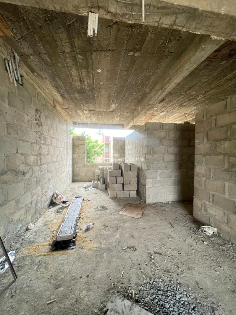 3 Bedroom, Excellently Built with Bq in a Well Secured Area, Yaba, Lagos, Block of Flats for Sale