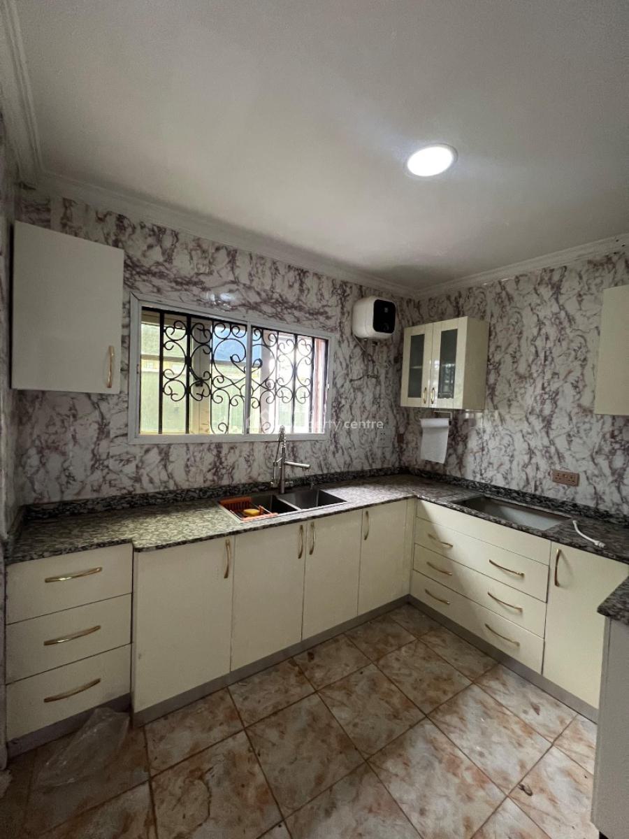 3 Units Apartments in Developed Area, Ologuneru, Ibadan, Oyo, House for Sale