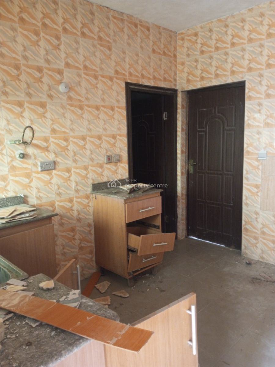 Well Renovated 3bed in a Secured Estate, Off Owode Langbasa, Ado, Ajah, Lagos, Flat / Apartment for Rent