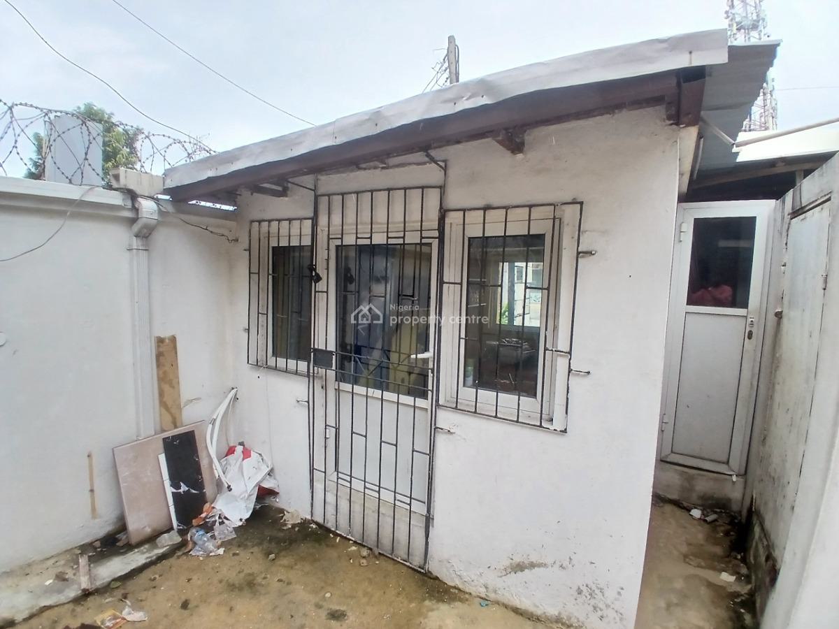a Lovely Shop Space Directly on a Busy Road, Lekki Phase 1, Lekki, Lagos, Shop for Rent