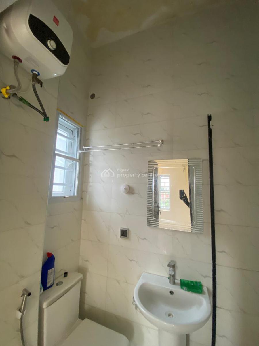 an Executive Two Bedroom Flat, Silver Land Estate, Around Blenco Mall, Sangotedo, Ajah, Lagos, Flat / Apartment for Rent