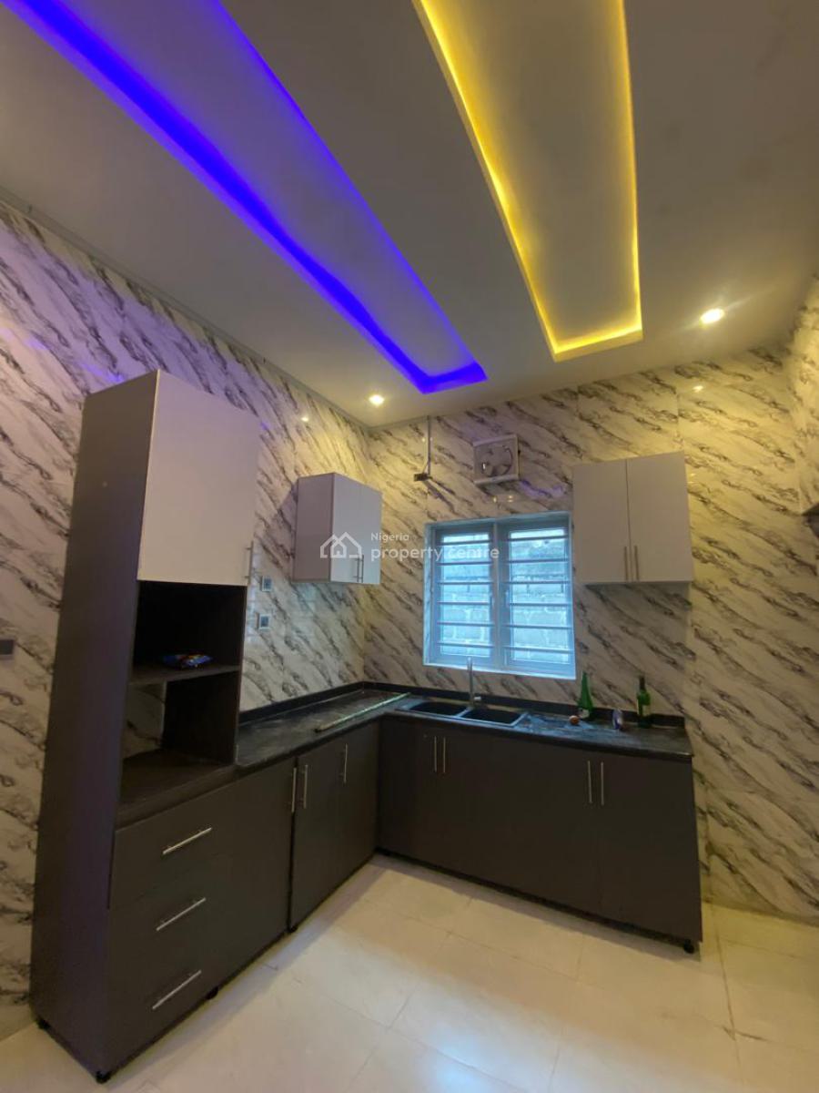 an Executive Two Bedroom Flat, Silver Land Estate, Around Blenco Mall, Sangotedo, Ajah, Lagos, Flat / Apartment for Rent