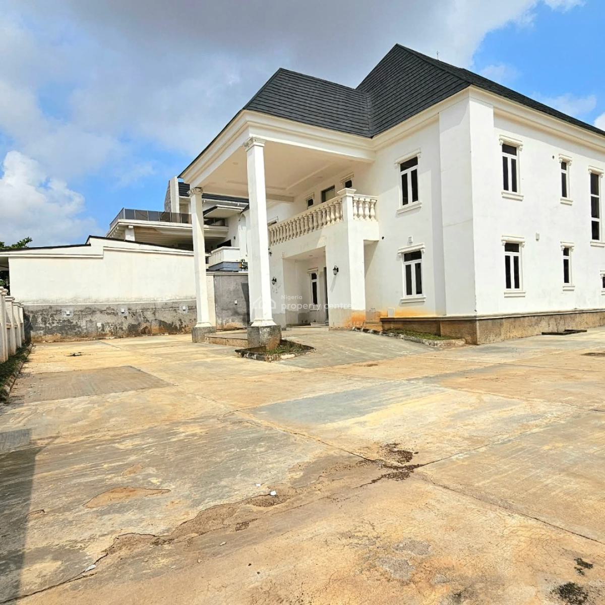 6 Bedrooms Duplex with Swimming Pool and 2 Rooms Bq, Guzape District, Abuja, House for Sale