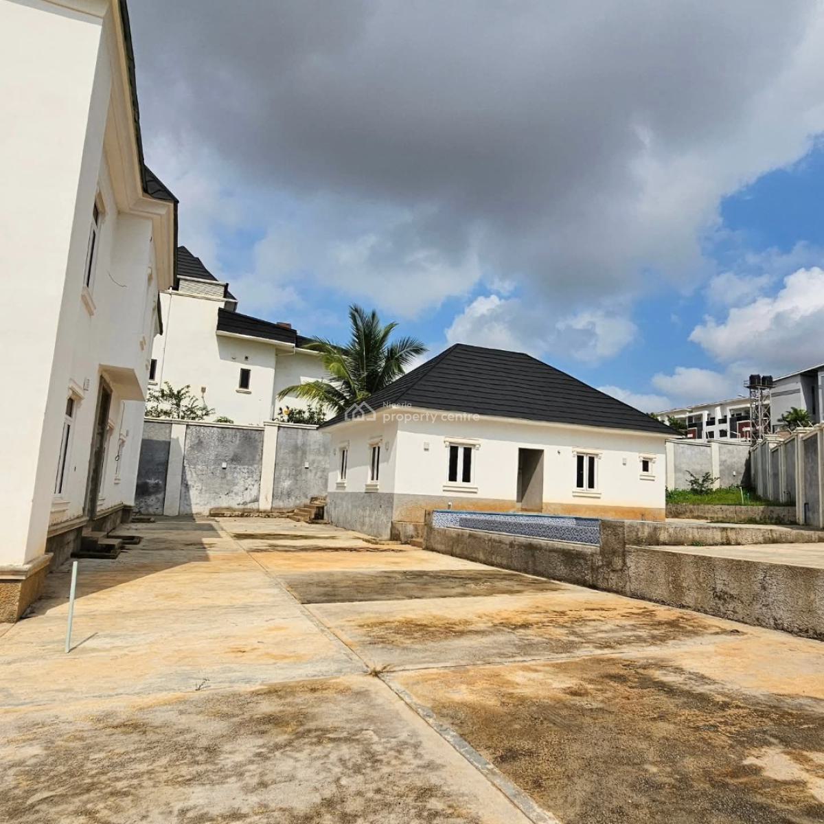 6 Bedrooms Duplex with Swimming Pool and 2 Rooms Bq, Guzape District, Abuja, House for Sale
