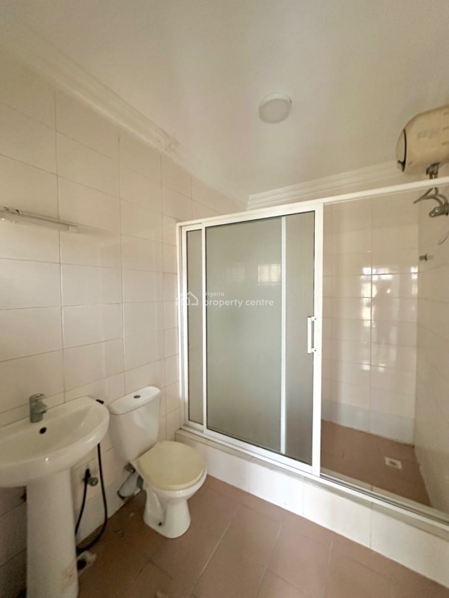 a Massive Room in a Shared Apartment, Trinity Court. Dare Olumide, Osapa, Lekki, Lagos, Semi-detached Duplex for Rent