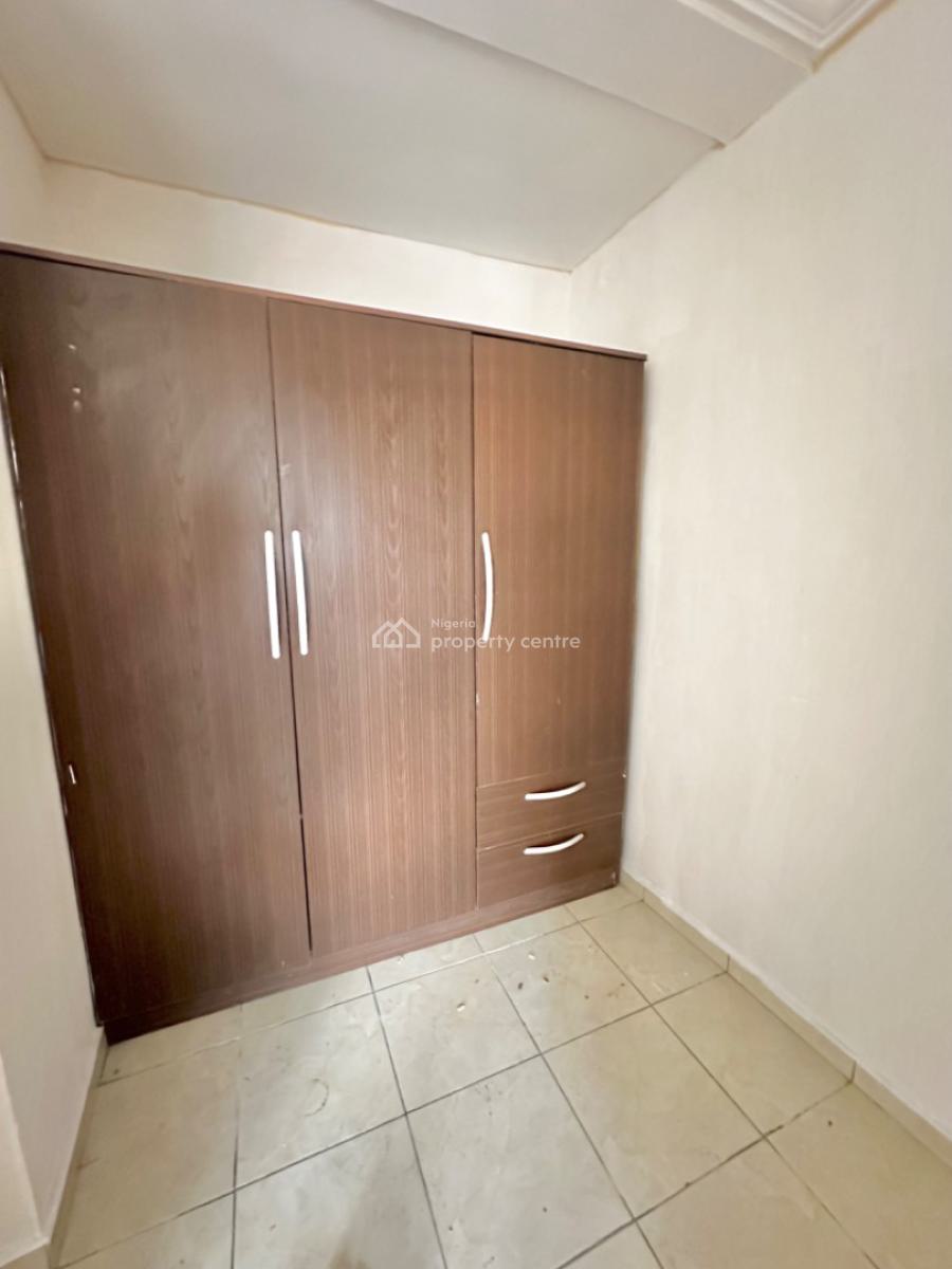 a Massive Room in a Shared Apartment, Trinity Court. Dare Olumide, Osapa, Lekki, Lagos, Semi-detached Duplex for Rent
