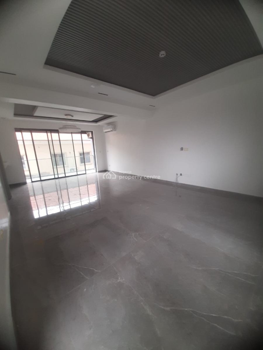 2 Bedroom En-suite New Serviced Flat with Fitted Kitchen, Air Conditio, Lekki Phase 1, Lekki, Lagos, Flat / Apartment for Rent