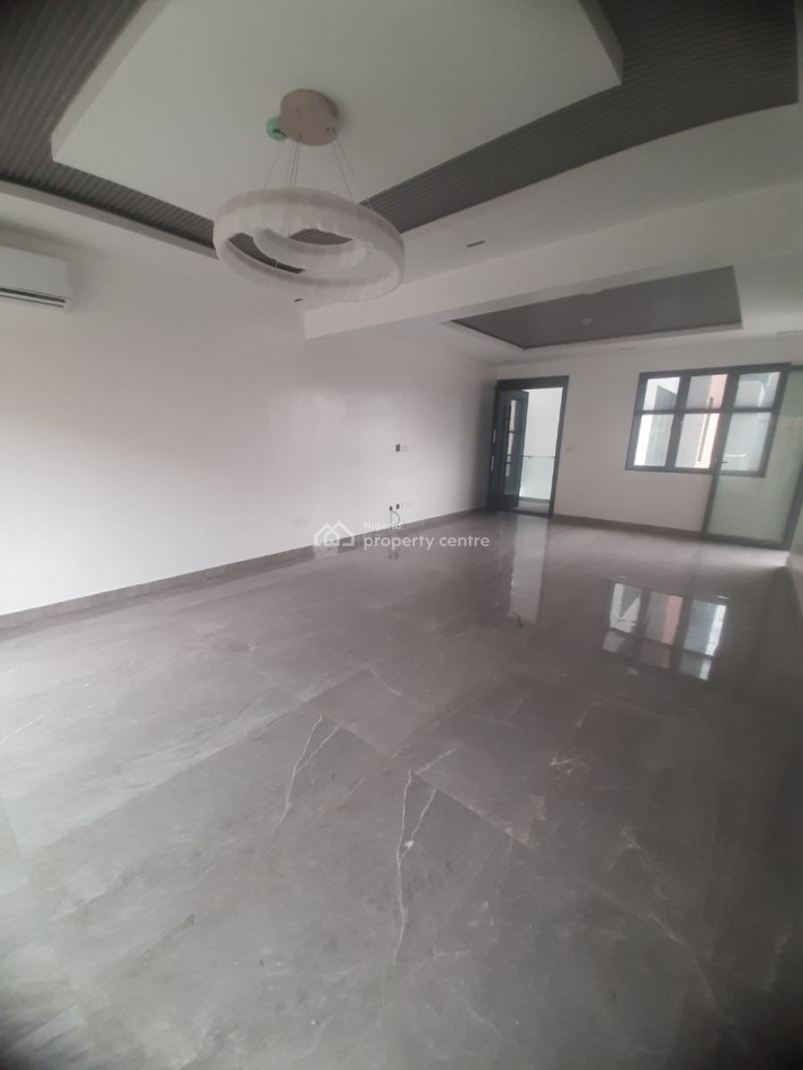 2 Bedroom En-suite New Serviced Flat with Fitted Kitchen, Air Conditio, Lekki Phase 1, Lekki, Lagos, Flat / Apartment for Rent