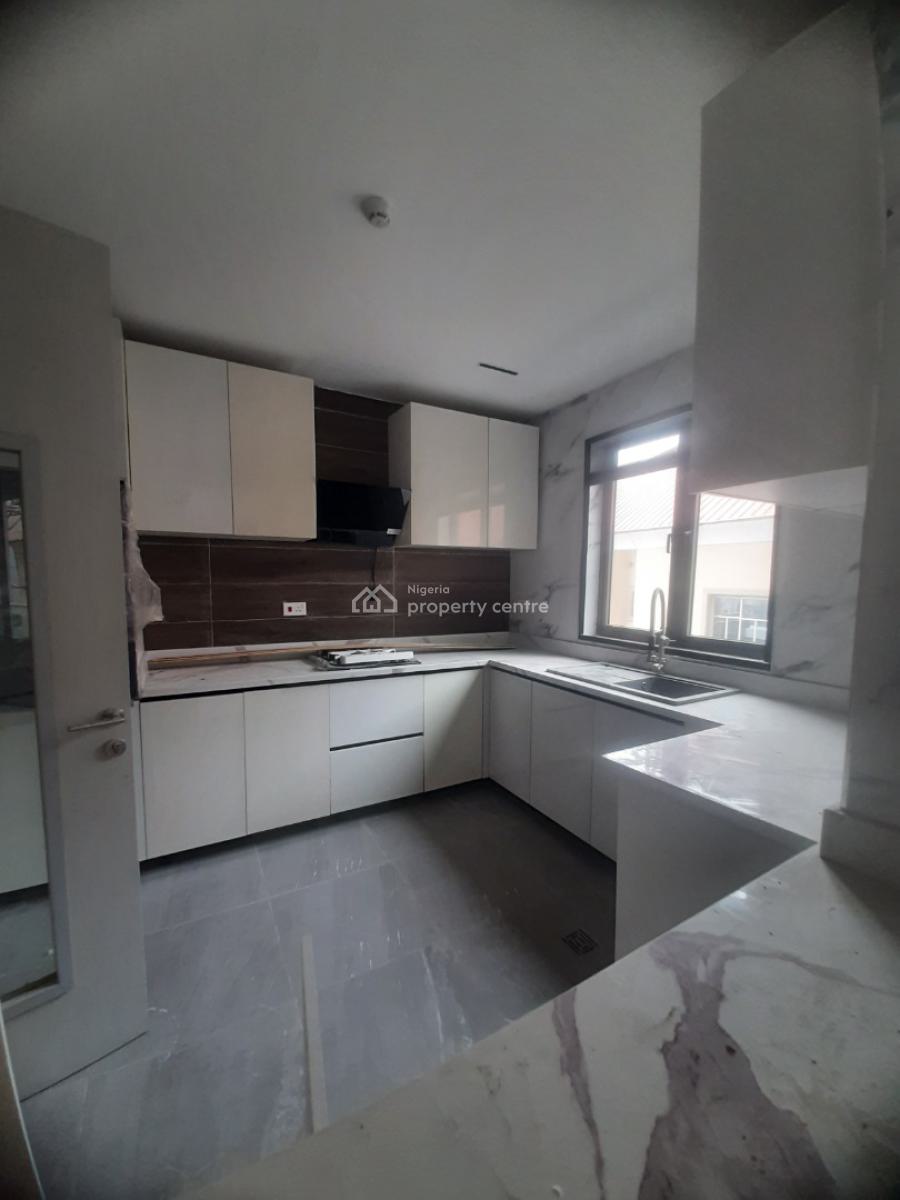 2 Bedroom En-suite New Serviced Flat with Fitted Kitchen, Air Conditio, Lekki Phase 1, Lekki, Lagos, Flat / Apartment for Rent