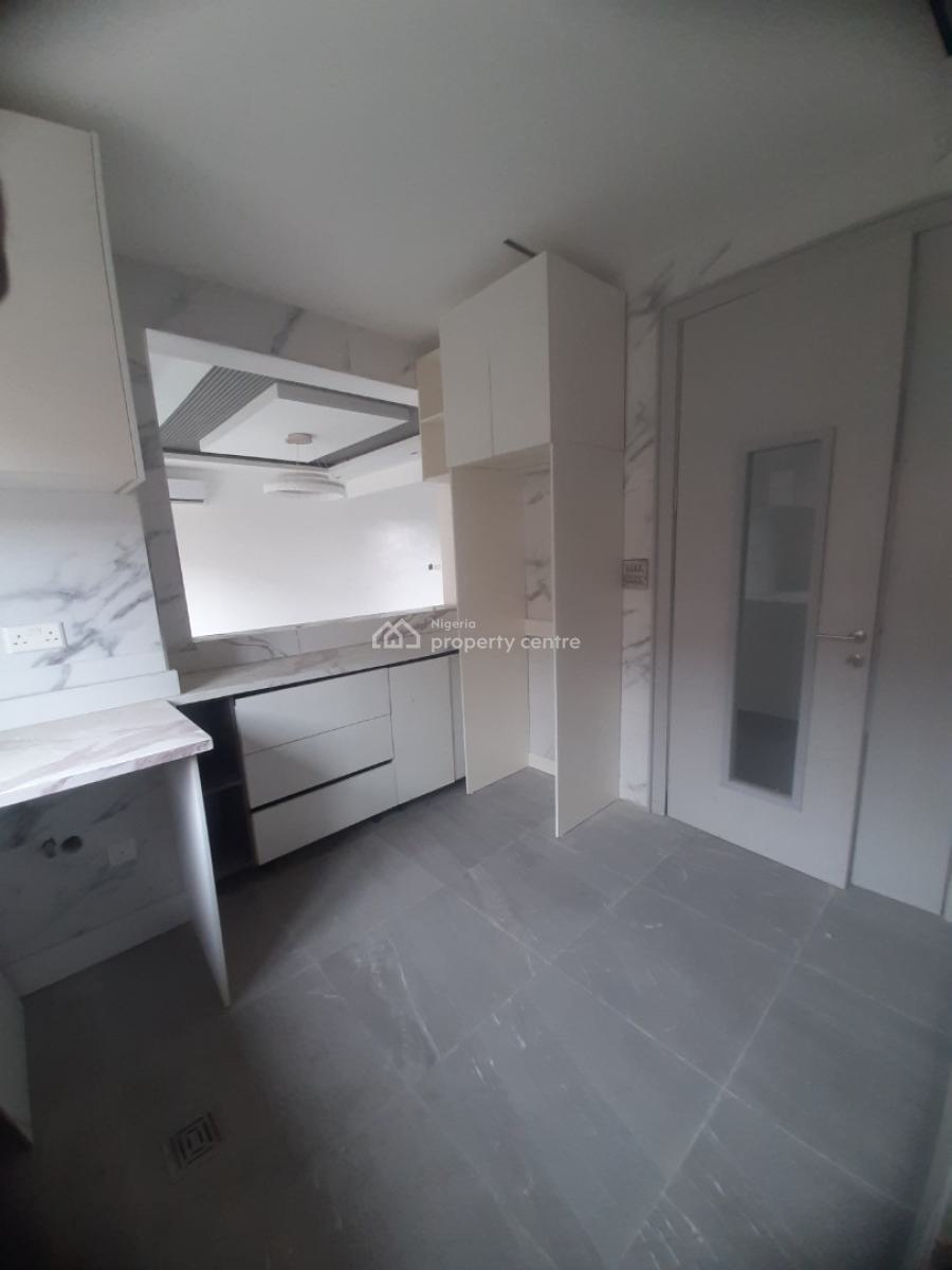 2 Bedroom En-suite New Serviced Flat with Fitted Kitchen, Air Conditio, Lekki Phase 1, Lekki, Lagos, Flat / Apartment for Rent