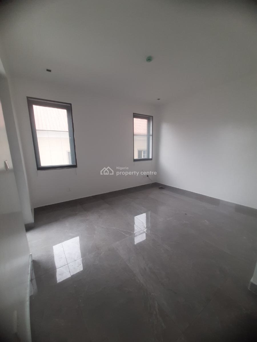 2 Bedroom En-suite New Serviced Flat with Fitted Kitchen, Air Conditio, Lekki Phase 1, Lekki, Lagos, Flat / Apartment for Rent