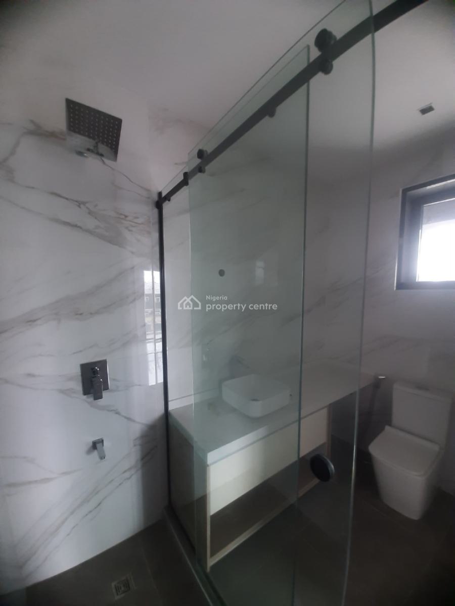 2 Bedroom En-suite New Serviced Flat with Fitted Kitchen, Air Conditio, Lekki Phase 1, Lekki, Lagos, Flat / Apartment for Rent