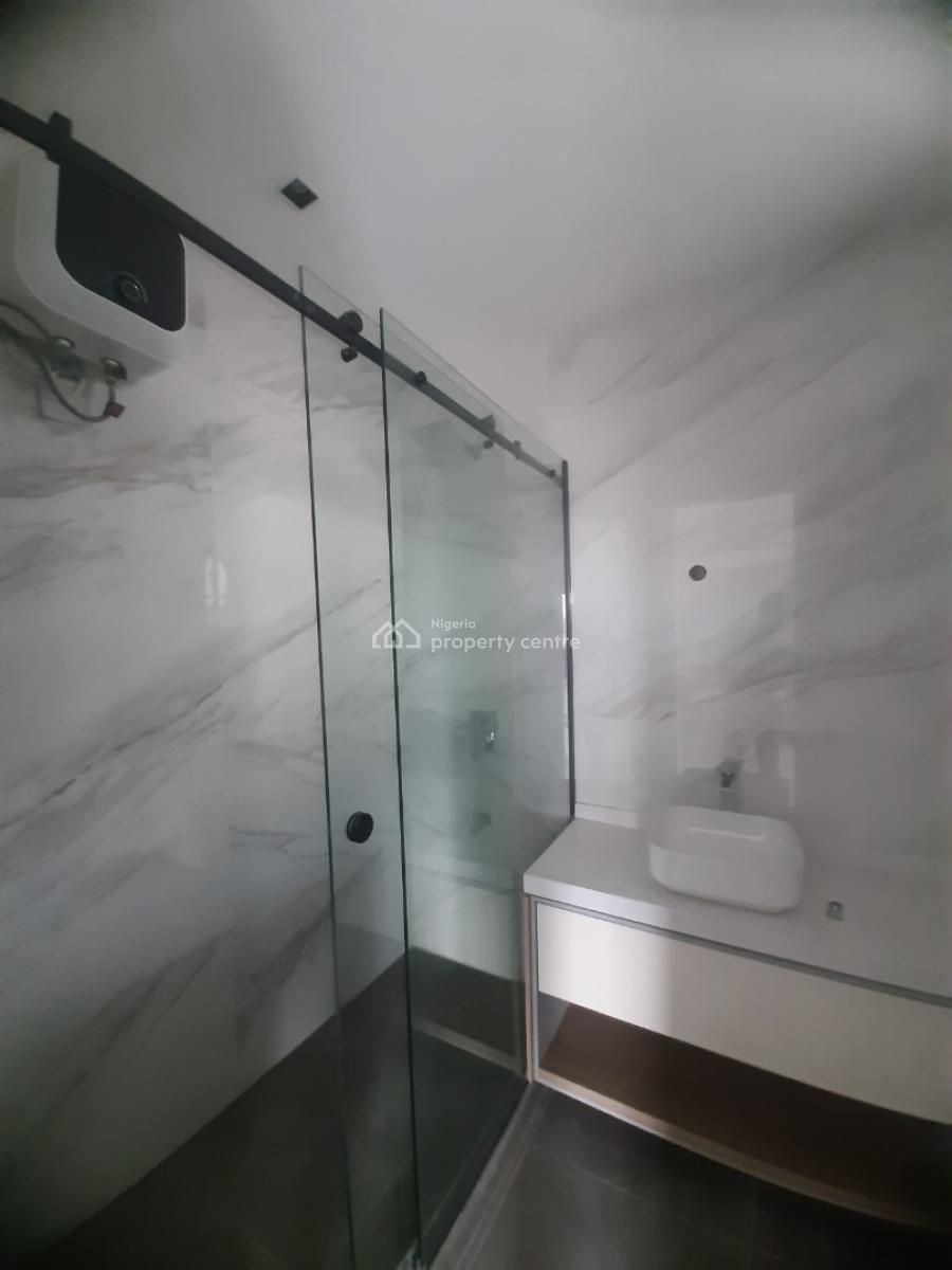 2 Bedroom En-suite New Serviced Flat with Fitted Kitchen, Air Conditio, Lekki Phase 1, Lekki, Lagos, Flat / Apartment for Rent