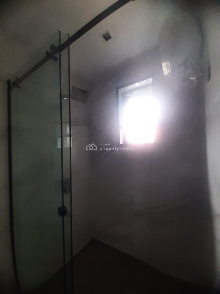 2 Bedroom En-suite New Serviced Flat with Fitted Kitchen, Air Conditio, Lekki Phase 1, Lekki, Lagos, Flat / Apartment for Rent