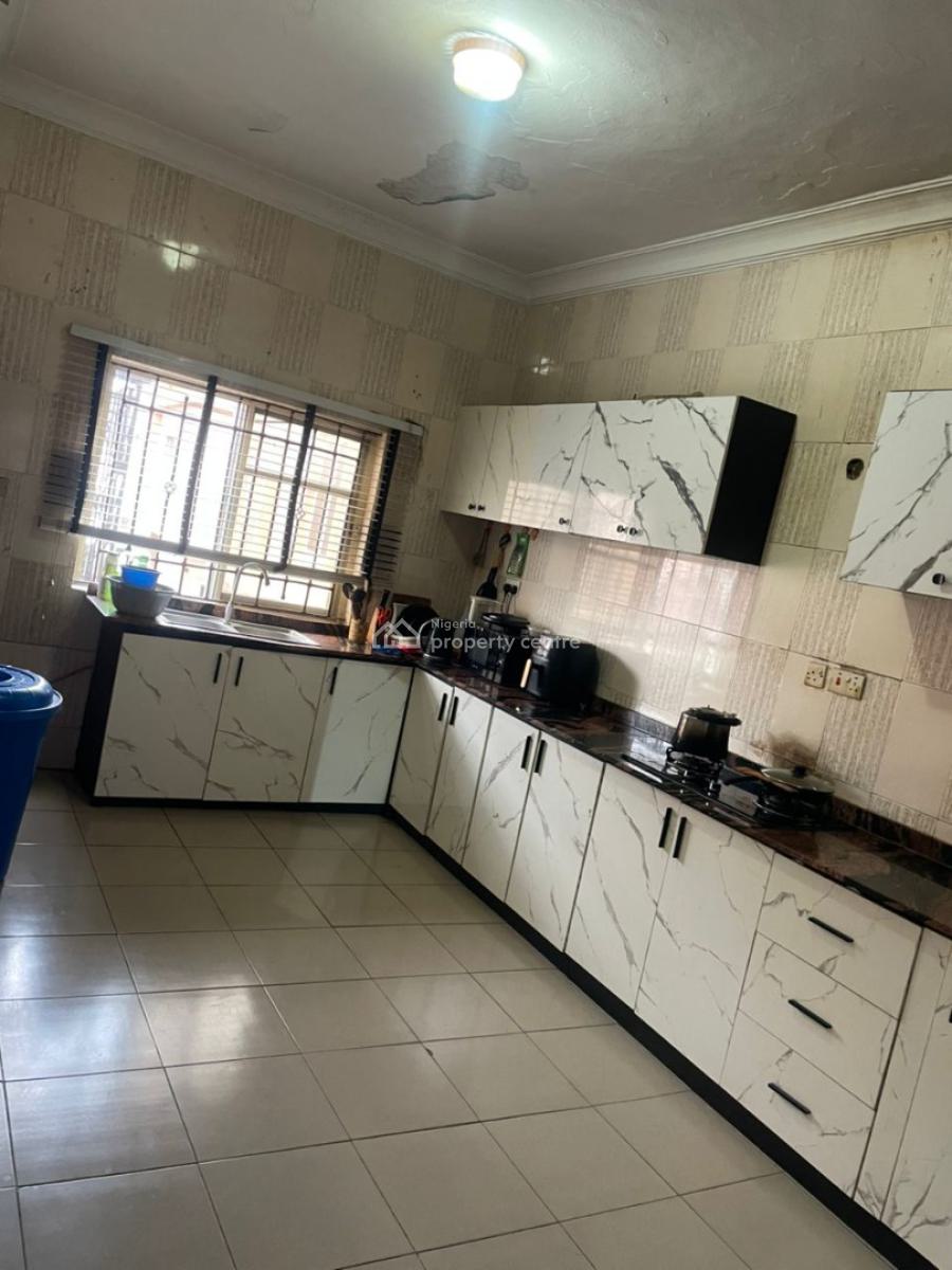 3 Bedroom Apartment in an Estate, Lekki, Lagos, Flat / Apartment for Sale