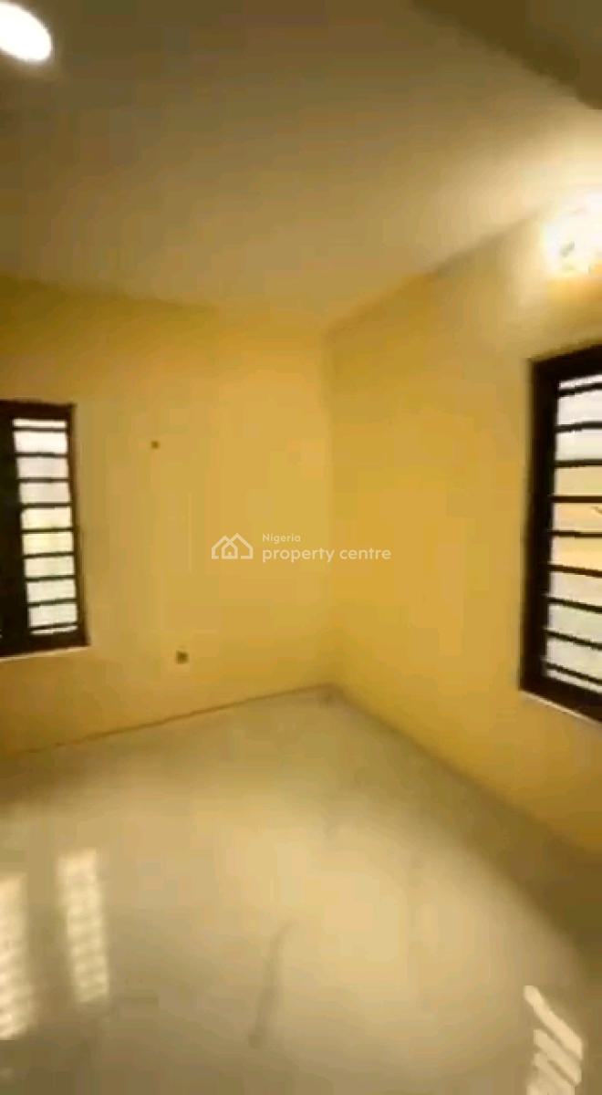 a Spacious and Standard Miniflat, Upstairs with Pop, Fola Agoro Road, Yaba, Lagos, Mini Flat (room and Parlour) for Rent