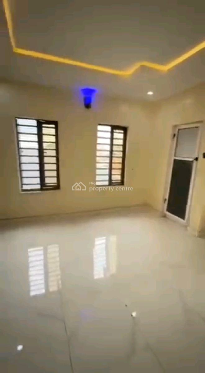 a Spacious and Standard Miniflat, Upstairs with Pop, Fola Agoro Road, Yaba, Lagos, Mini Flat (room and Parlour) for Rent