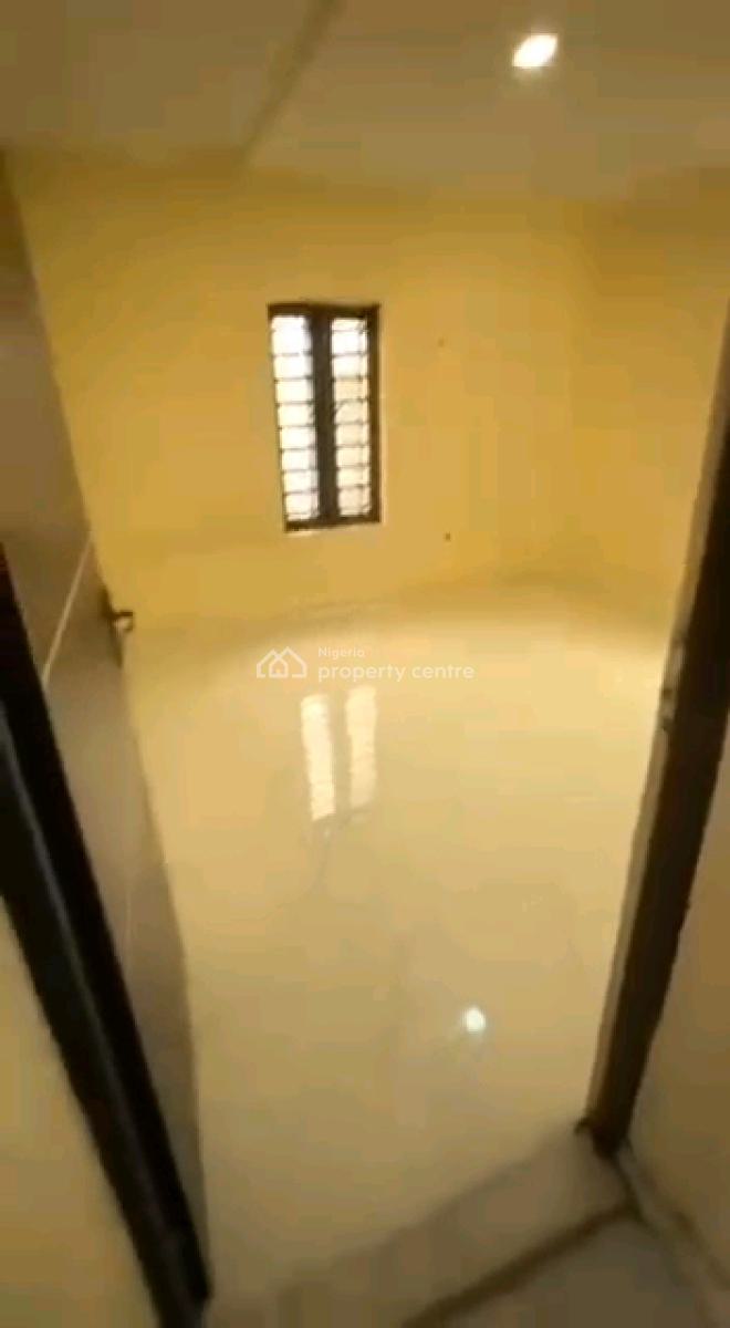 a Spacious and Standard Miniflat, Upstairs with Pop, Fola Agoro Road, Yaba, Lagos, Mini Flat (room and Parlour) for Rent