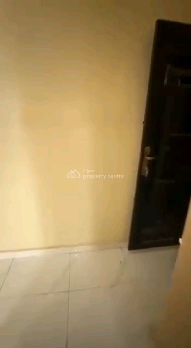 a Spacious and Standard Miniflat, Upstairs with Pop, Fola Agoro Road, Yaba, Lagos, Mini Flat (room and Parlour) for Rent