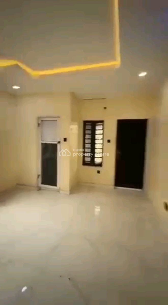 a Spacious and Standard Miniflat, Upstairs with Pop, Fola Agoro Road, Yaba, Lagos, Mini Flat (room and Parlour) for Rent