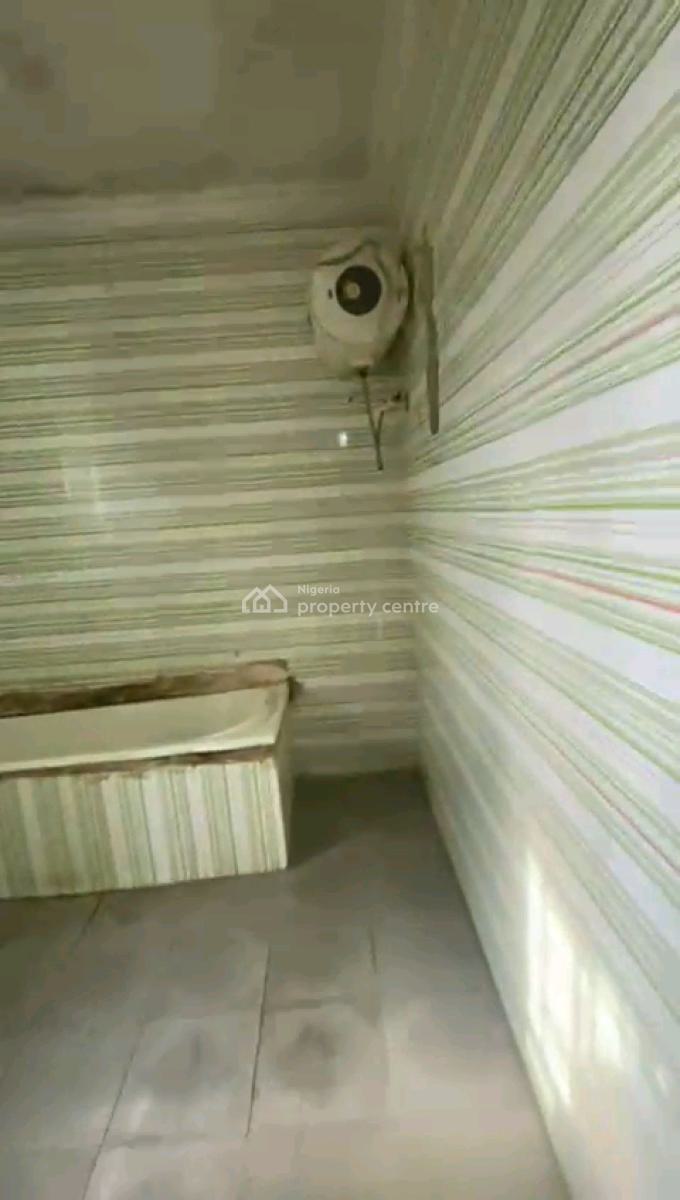 Decent Spacious 3bedroom Upflat All Room En-suite with Guest, Off Aderemi Akeju Street, Soluyi, Gbagada, Lagos, Flat / Apartment for Rent