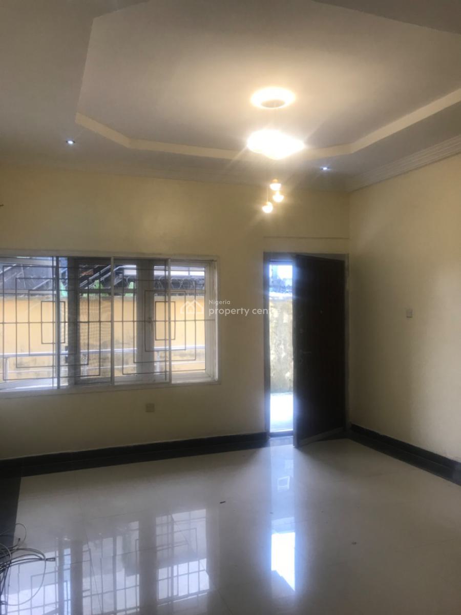 Luxurious 2 Bedroom Flat, Off Admiralty Way, Lekki Phase 1, Lekki, Lagos, Flat / Apartment for Rent