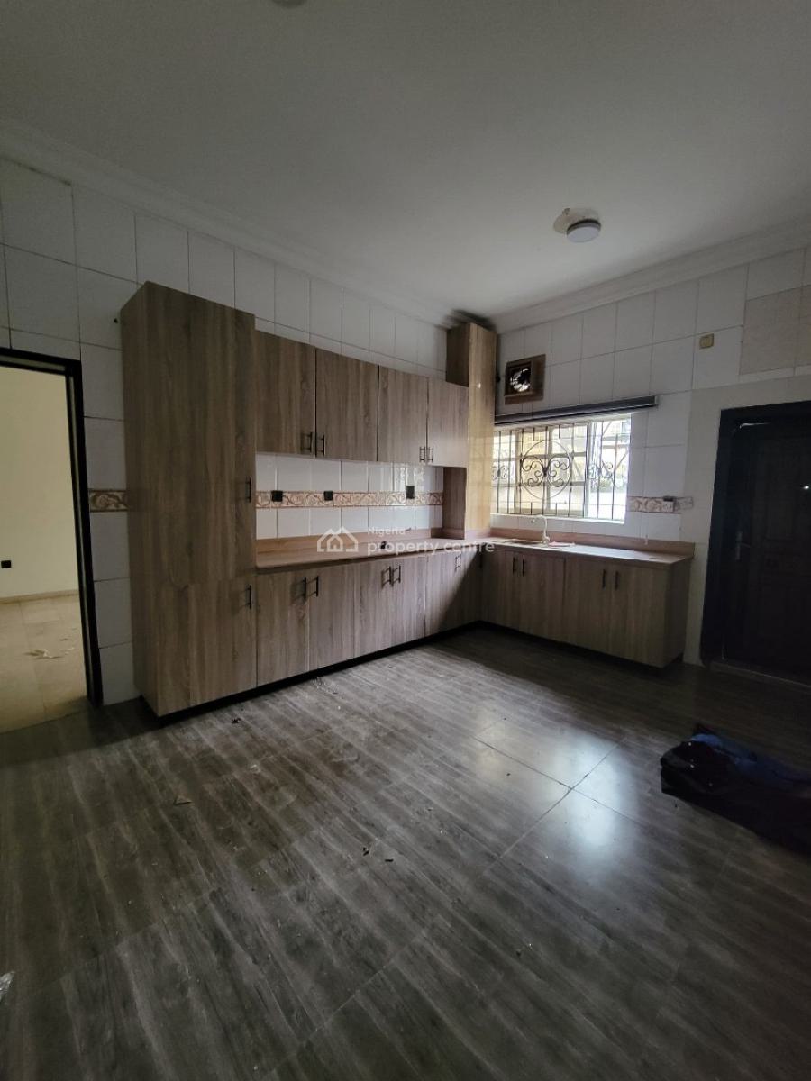 4-bedroom Semi-detached Duplex + Bq at Lekki Phase 1, Lekki Phase 1, Lekki, Lagos, Semi-detached Duplex for Rent