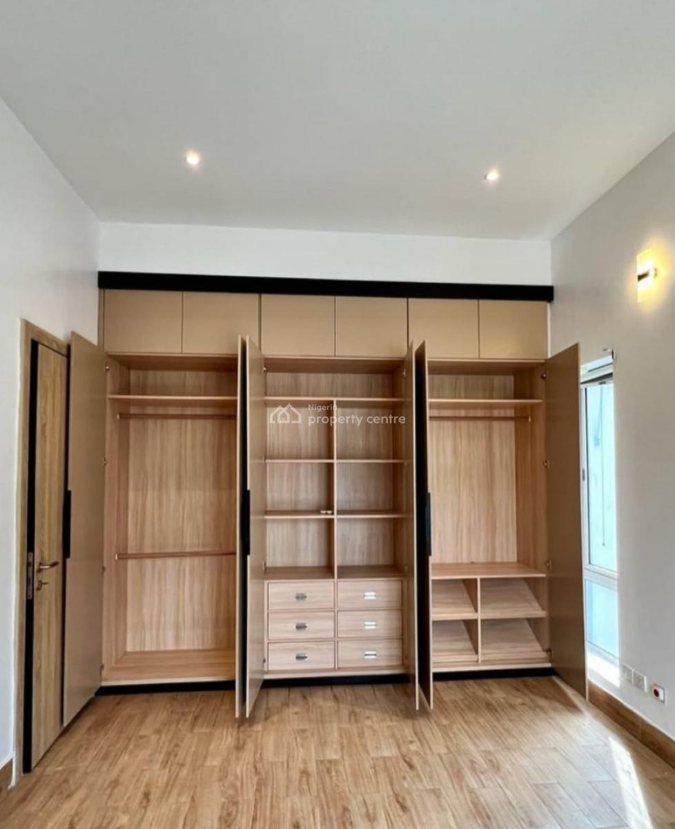 Serviced with 24/7 Power Supply 2 Bedroom En-suite Flat with Fully Fit, Lekki Phase 1, Lekki, Lagos, Flat / Apartment for Rent