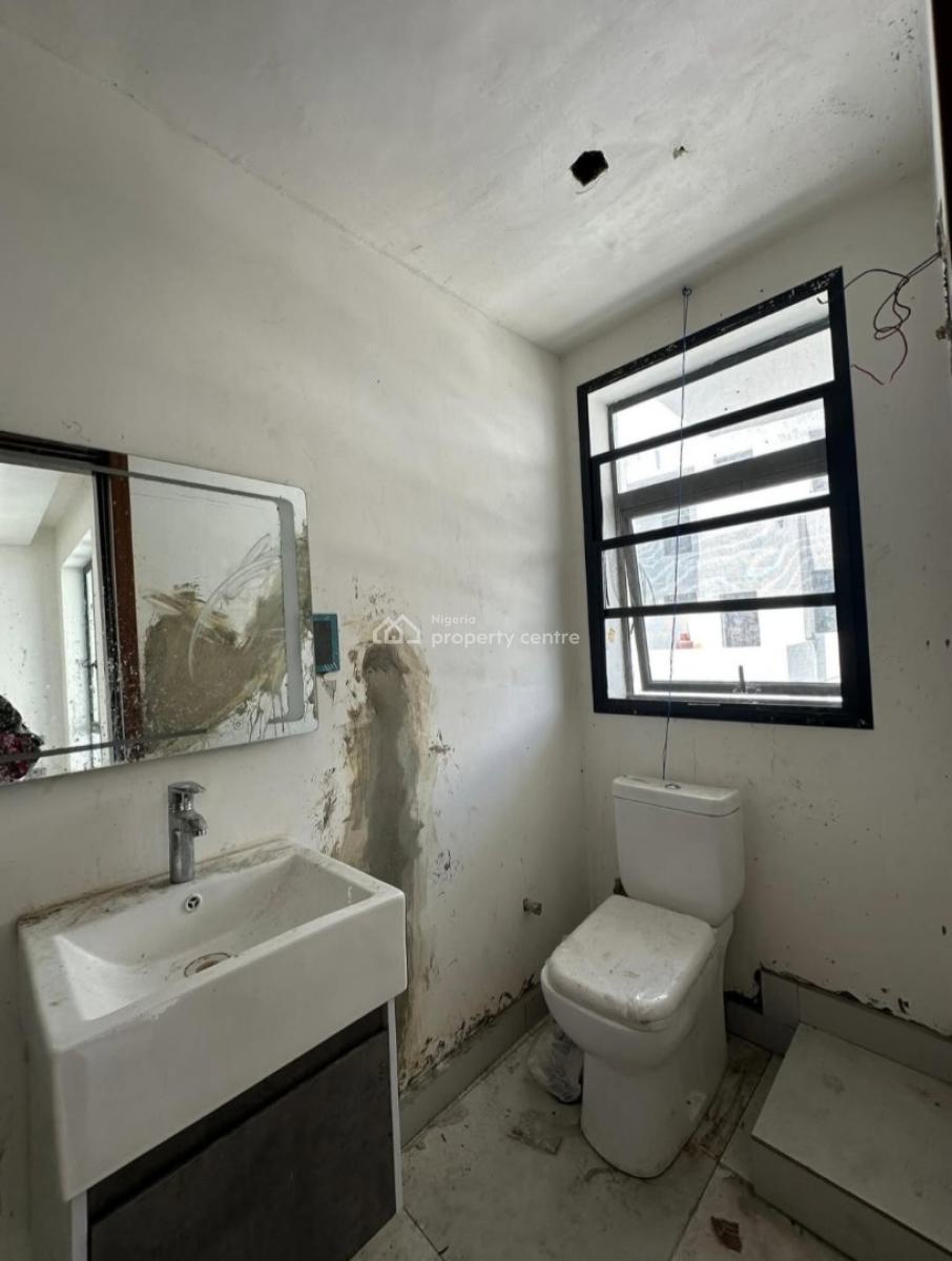 Newly Built and Serviced with 24/7 Power Supply 3 Bedroom En-suite Pen, Lekki Phase 1, Lekki, Lagos, Flat / Apartment for Sale