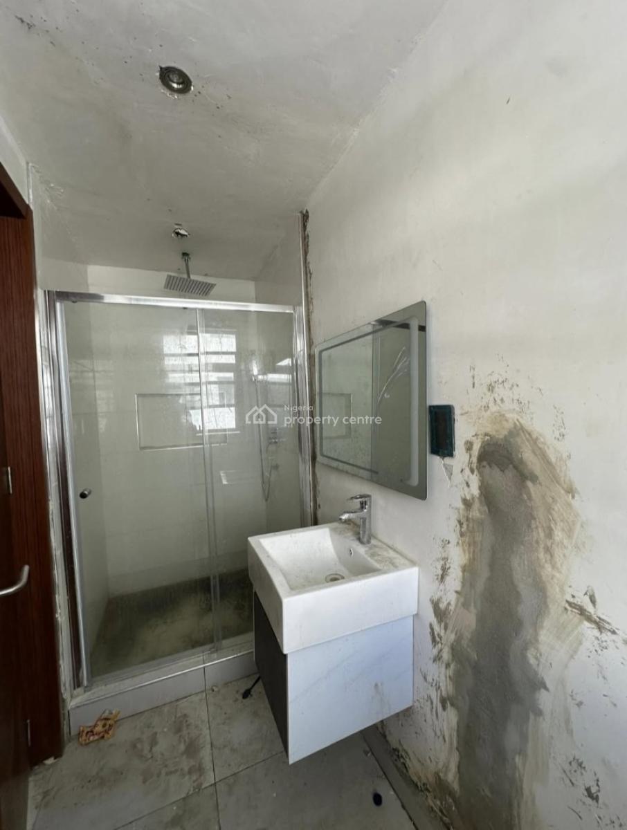 Newly Built and Serviced with 24/7 Power Supply 3 Bedroom En-suite Pen, Lekki Phase 1, Lekki, Lagos, Flat / Apartment for Sale