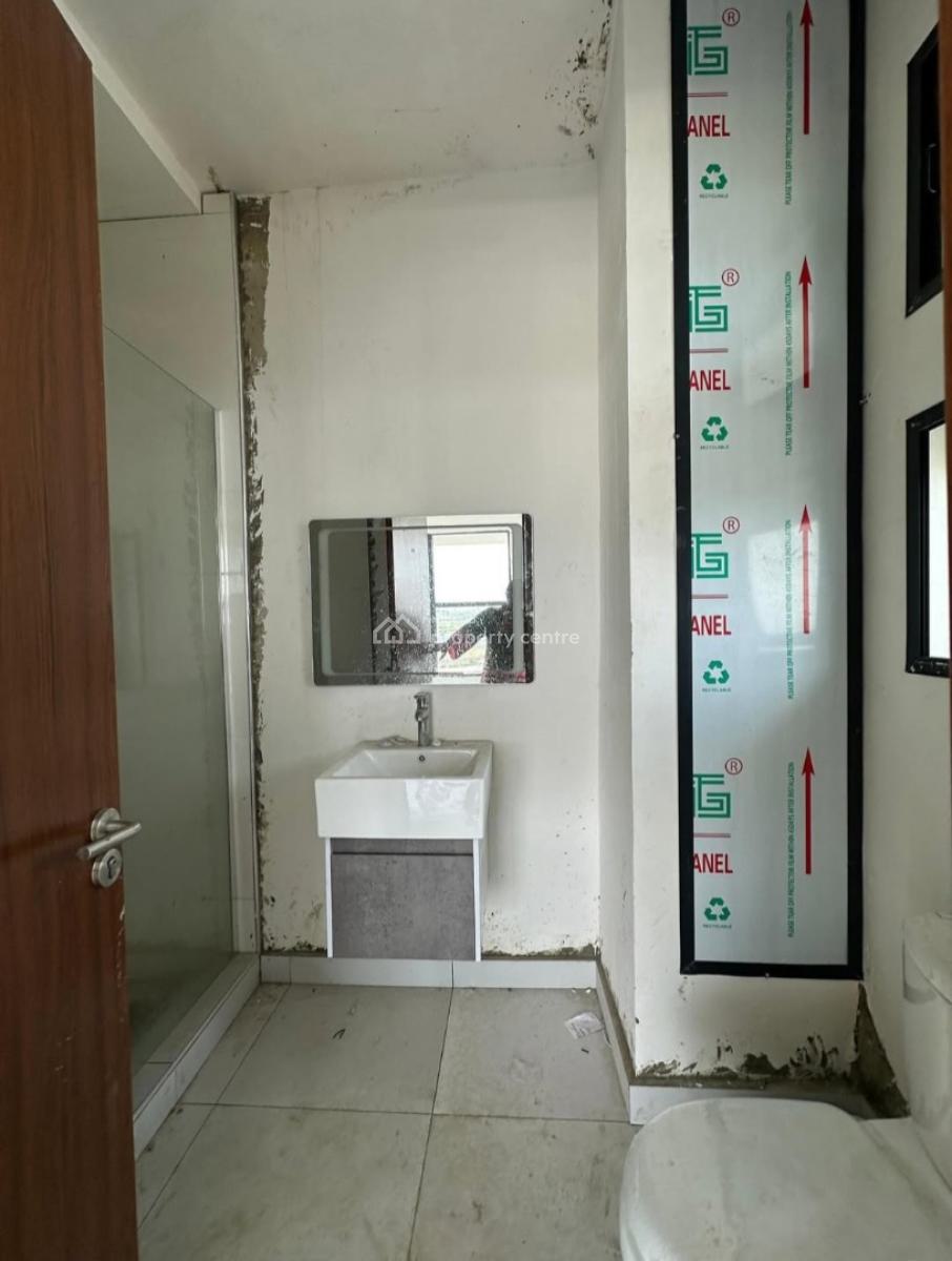 Newly Built and Serviced with 24/7 Power Supply 3 Bedroom En-suite Pen, Lekki Phase 1, Lekki, Lagos, Flat / Apartment for Sale