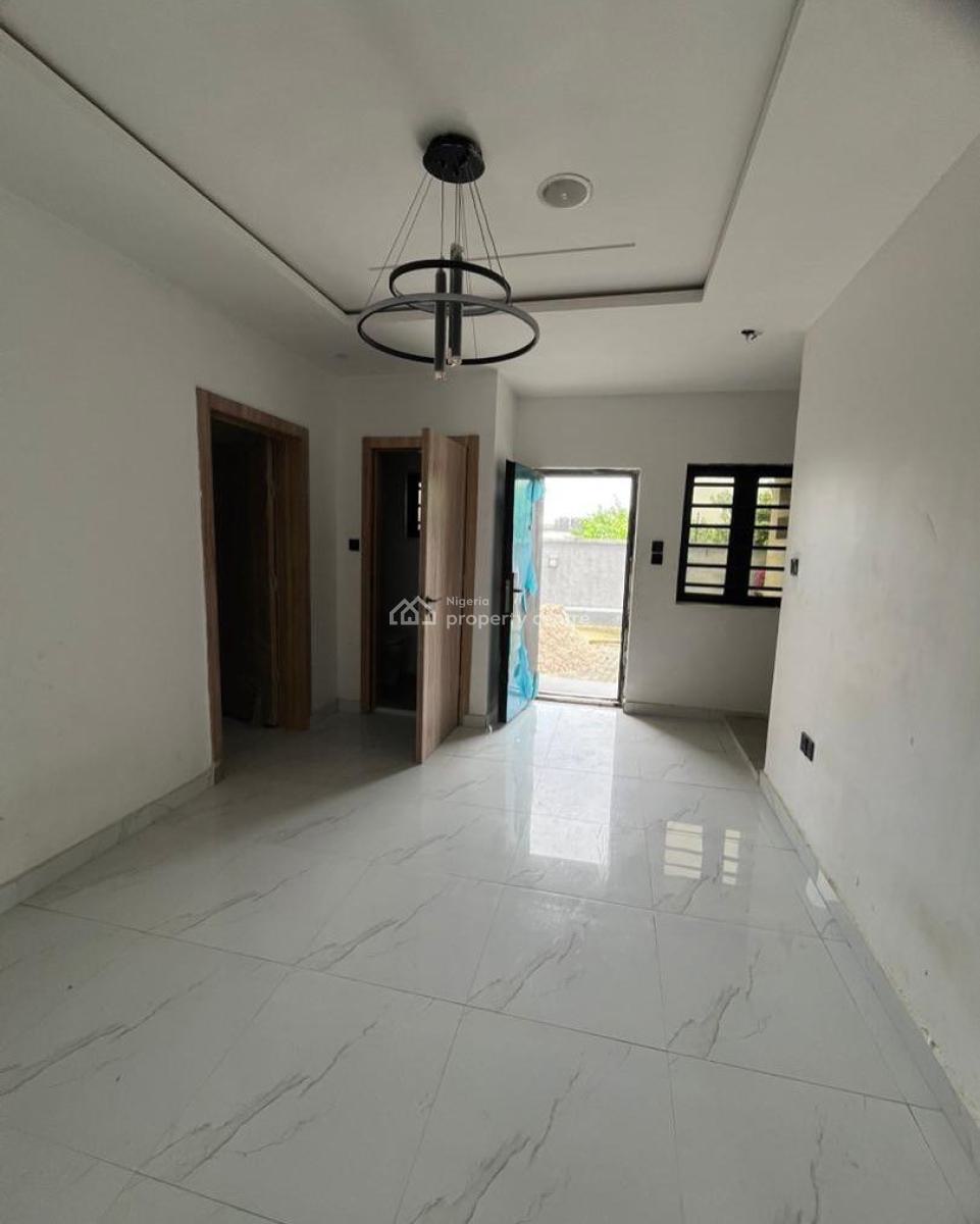 Lovely 1 Bedroom Apartment with Bq, Ologolo, Ologolo, Lekki, Lagos, Block of Flats for Sale