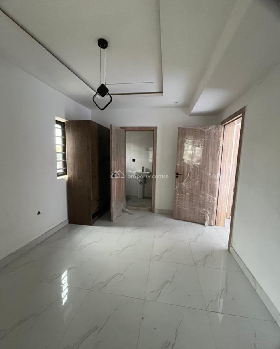 Lovely 1 Bedroom Apartment with Bq, Ologolo, Ologolo, Lekki, Lagos, Block of Flats for Sale