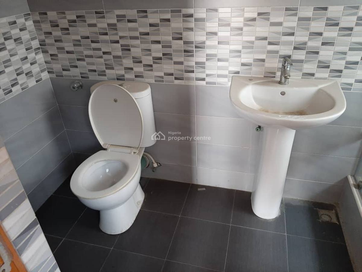 Renovated and Serviced 3 Bedroom En-suite Terraced Duplex with Fitted Kitchen, Lekki Phase 1, Lekki, Lagos, Terraced Duplex for Rent